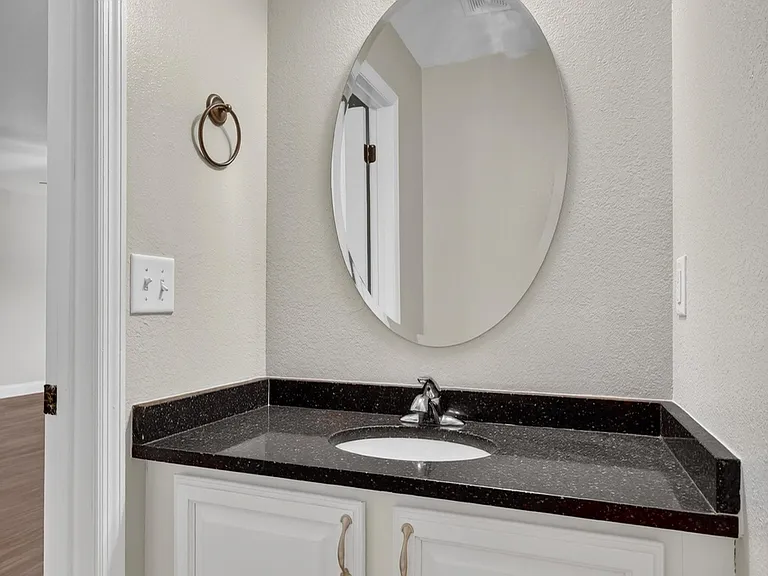1109 Maple Tree Ln — Photo 21