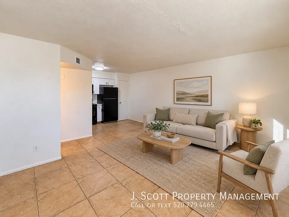 525 E Peppertree Ave #4