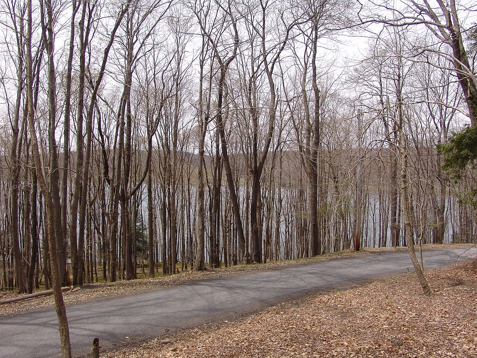 2nd image of 14 Trillium Ct