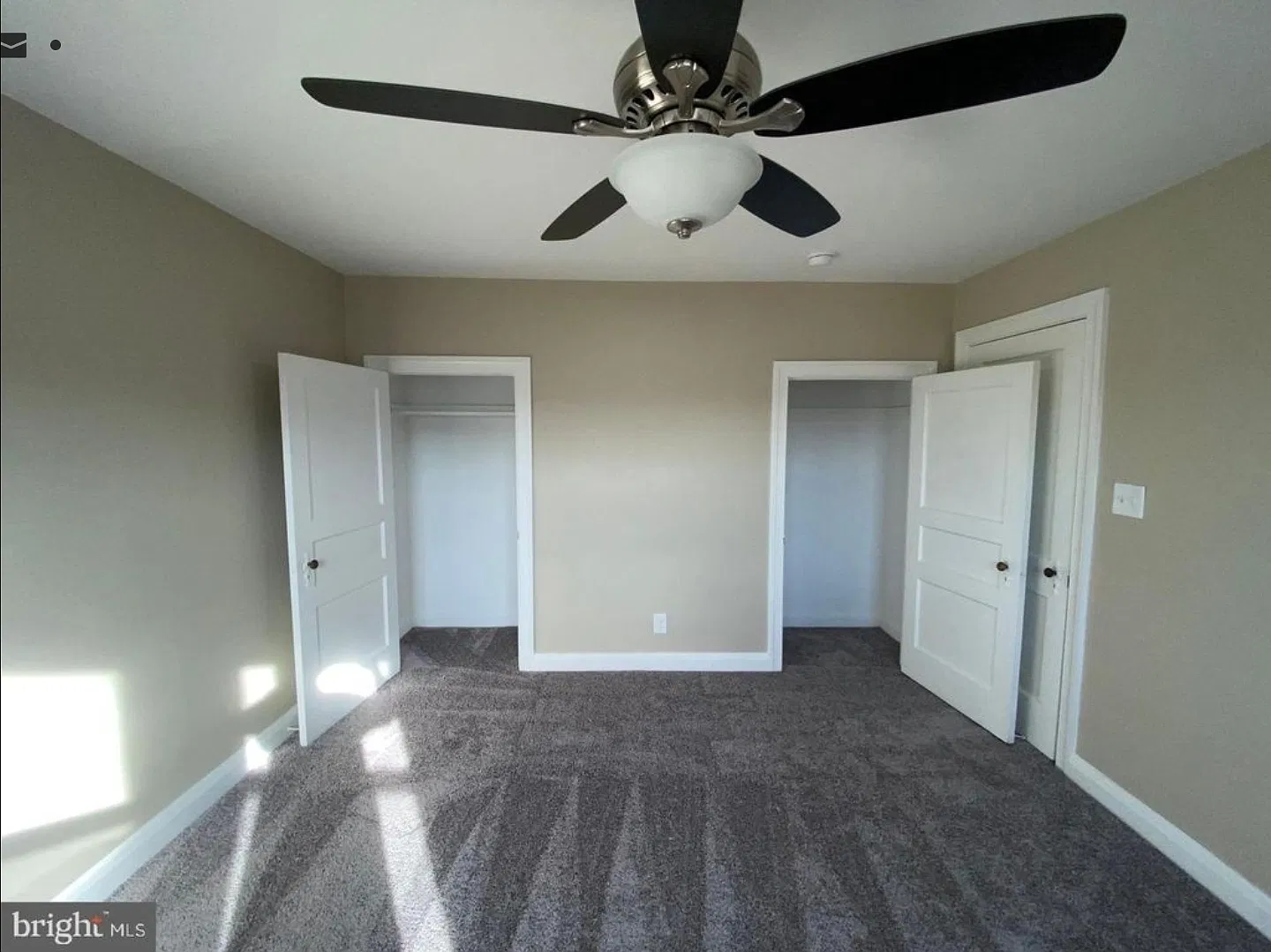 3 bed, 1216 sqft, $1,918 — Photo 4