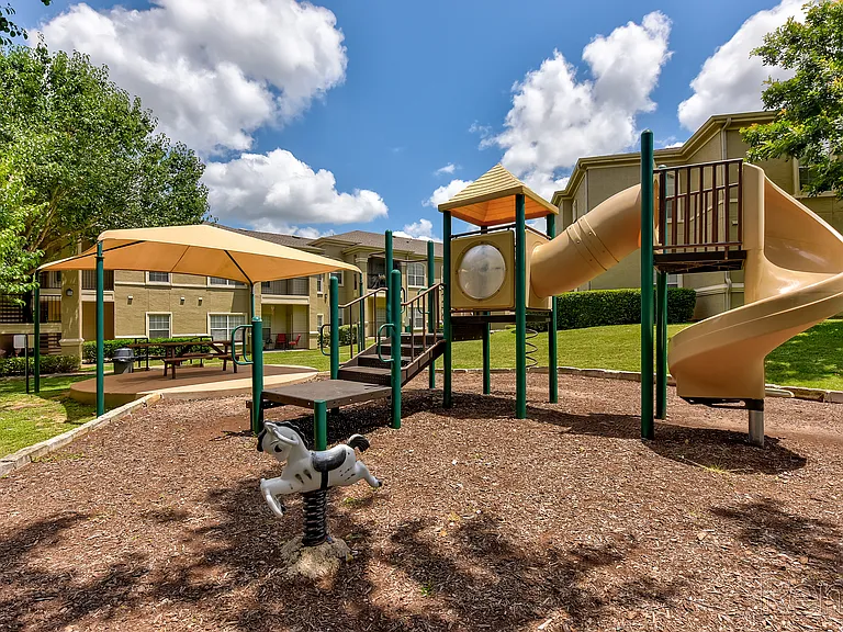 The Lodge at Lost Pines Apartments — Photo 9