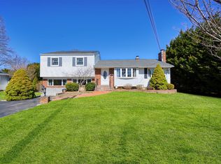 9 Tennyson Pl, Greenlawn, NY 11740