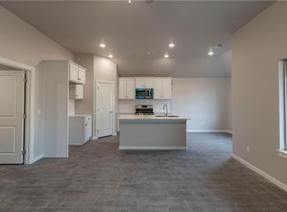 2909 Warwick Way, Moore, OK 73160