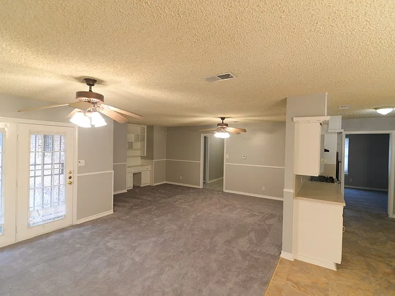 614 N Young Blvd — Photo 11