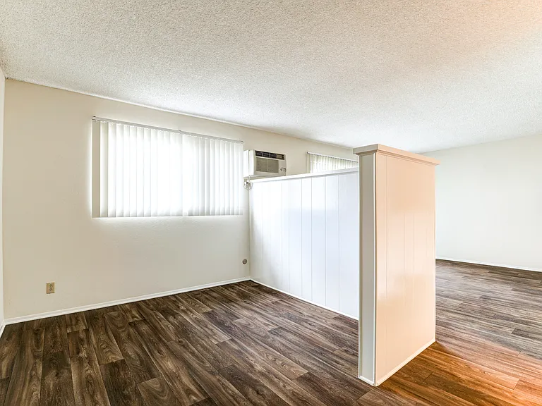 1575 Oak Apartment Homes — Photo 9