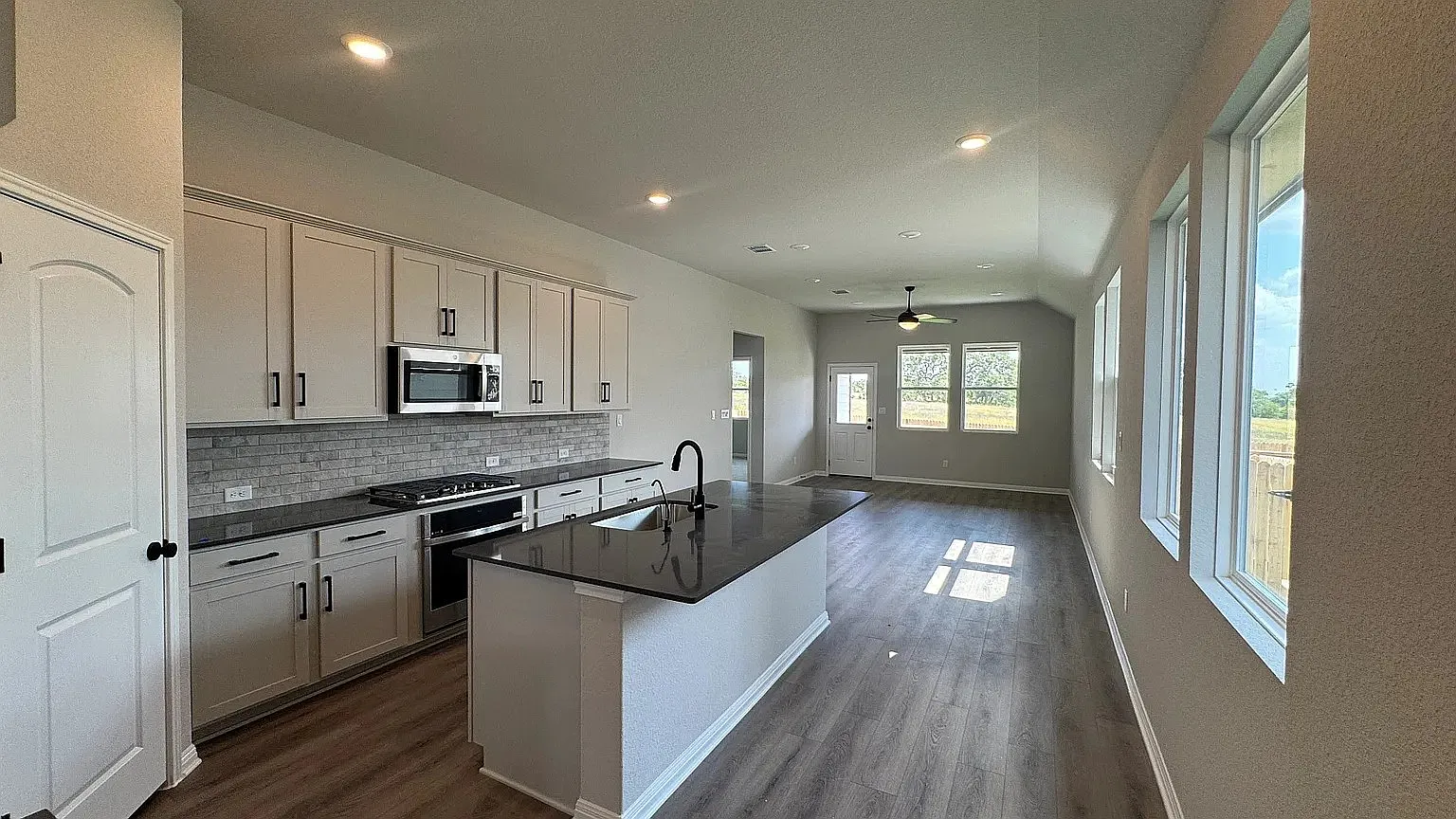 3 bed, 1518 sqft, $2,595 — Photo 4