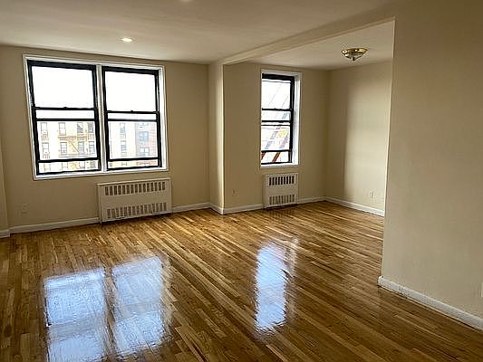 2nd image of 2060 E 19th St #6