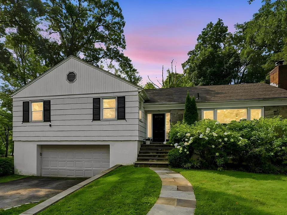 24 Benedict Rd