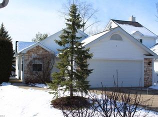 709 Grand View Ln, Aurora, OH 44202