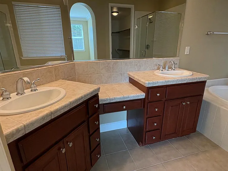 1105 N Perry Ave — Photo 32