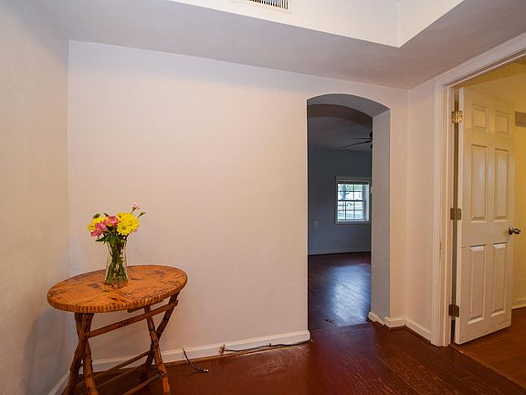 3rd image of 271 Gunn Ave