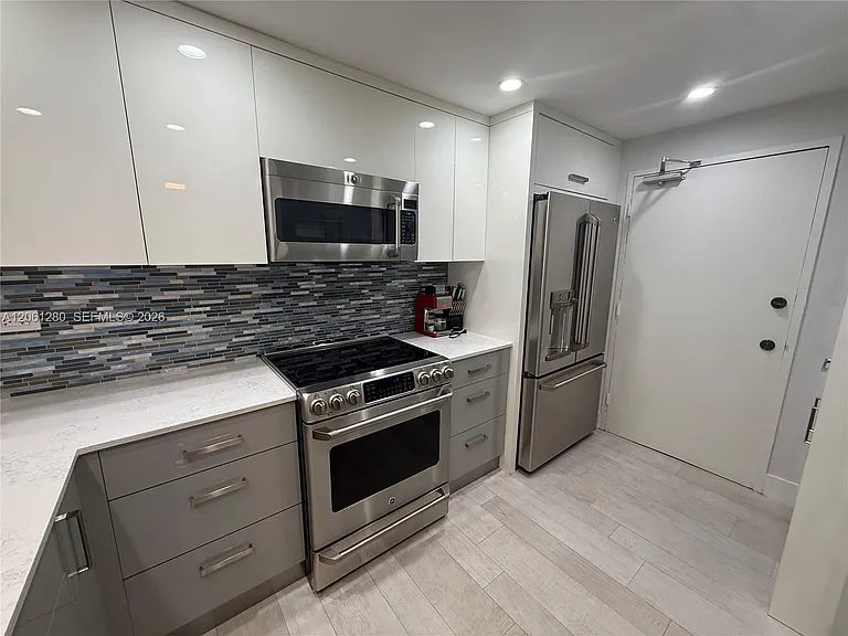5555 Collins Ave #12C — Photo 13