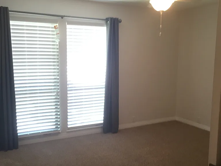 1015 Lakeside Dr — Photo 6