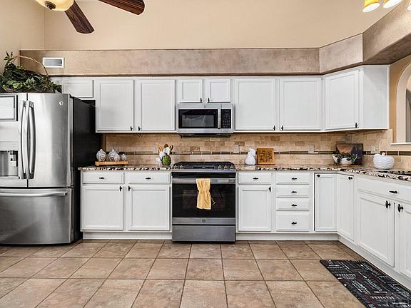 5th image of 719 Ardath Ln