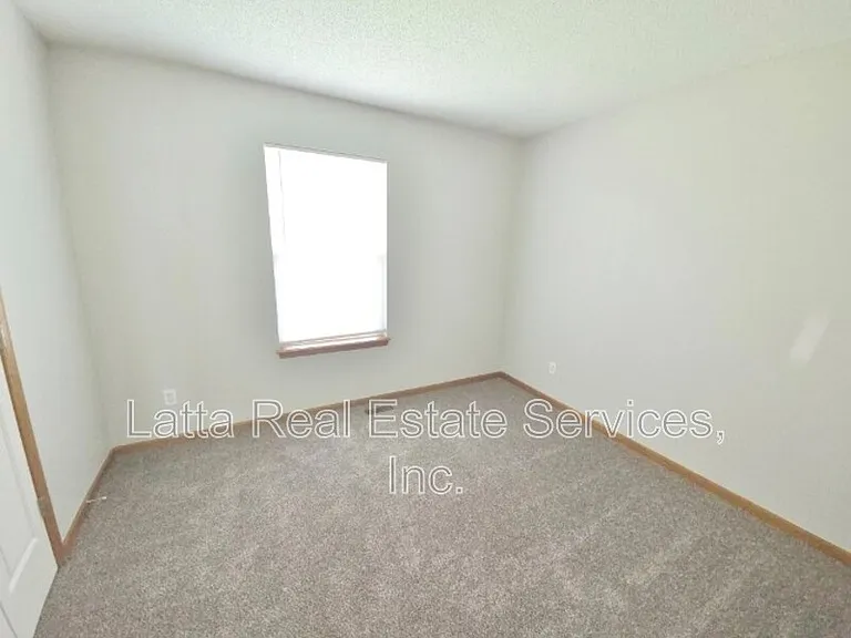 1834 Kingbird Ln — Photo 9