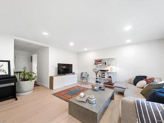 3rd image of 30 Windsor Terrace #AA1