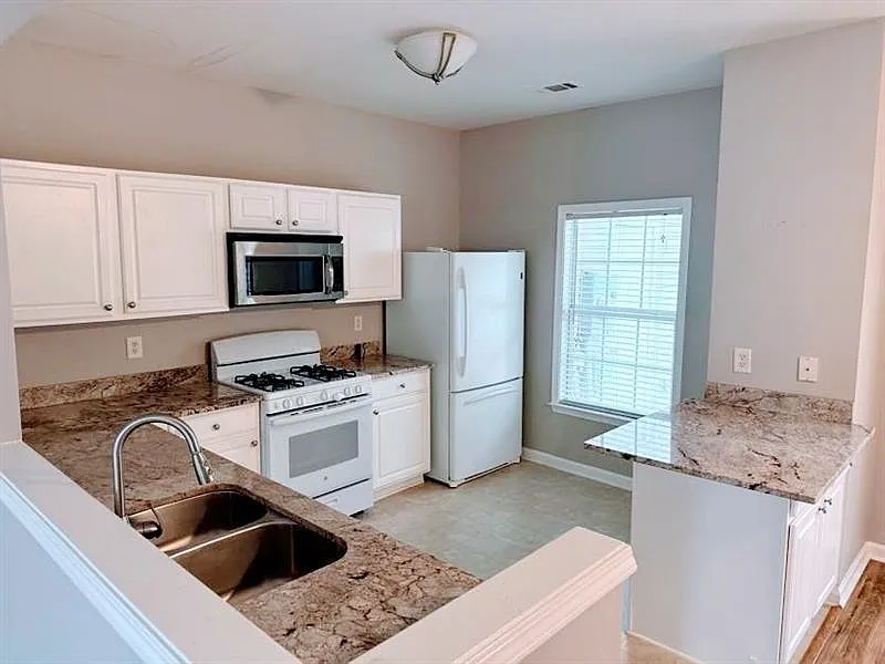 Building Photo - 940 Prestwyck Ct
