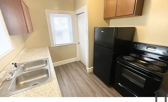 4th image of 3137 N Sherman Dr