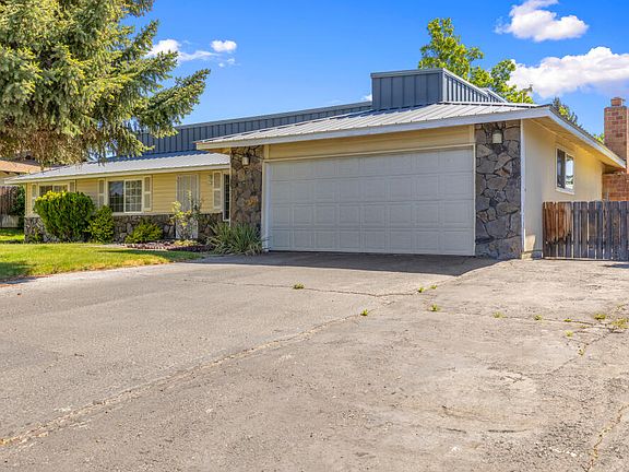2nd image of 3867 Rio Vista Way