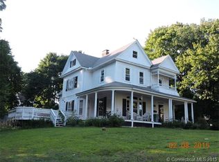 21 Center St, Putnam, CT 06260