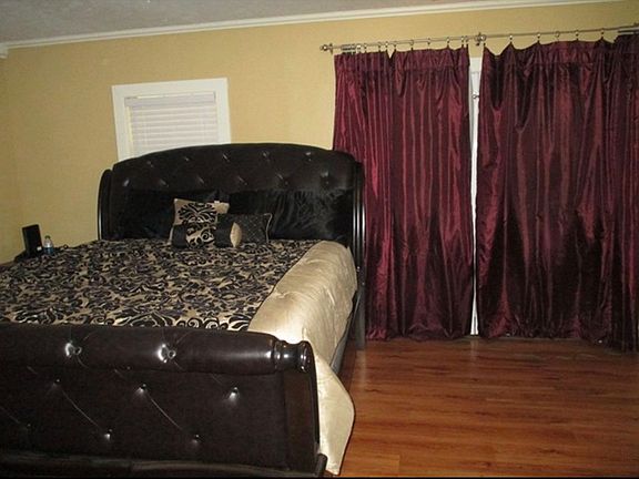 Master bedroom w/French door