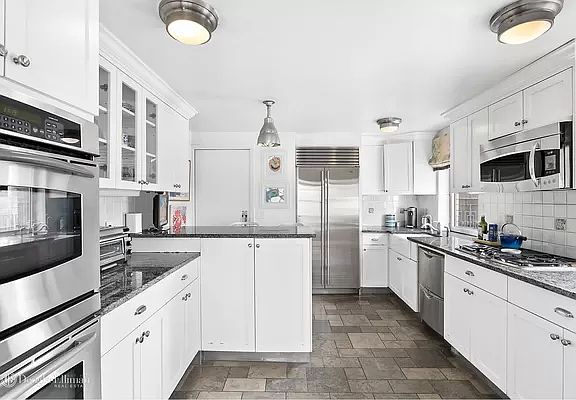 5th image of 114 E 72nd St #19/20A