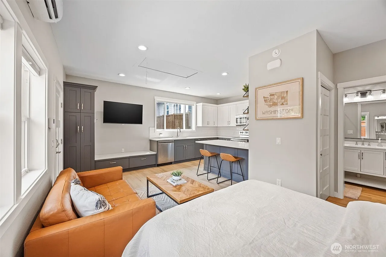 1 bed, 440 sqft, $2,000 — Photo 2