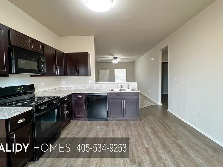 4301 Driftwood Dr — Photo 6