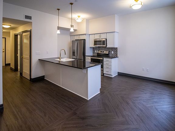 4th image of 17 S 2nd St #204