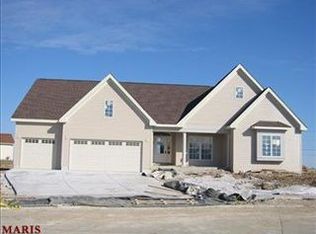 27 Fieldstone Estates Ct, Wentzville, MO 63385