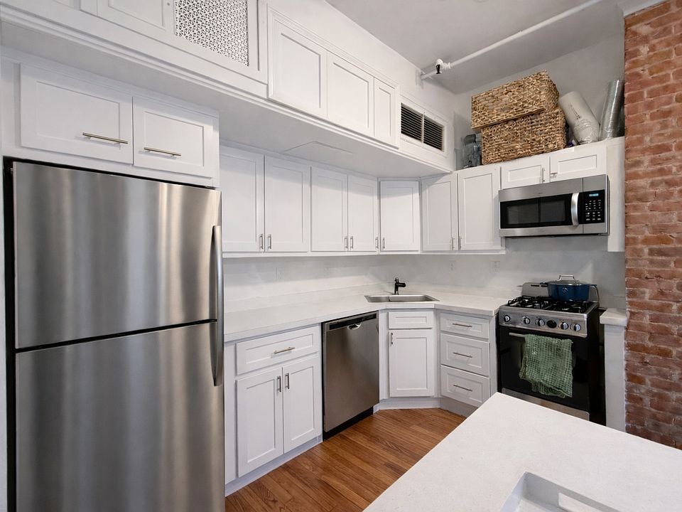 1st image of 220 Willow Ave #2