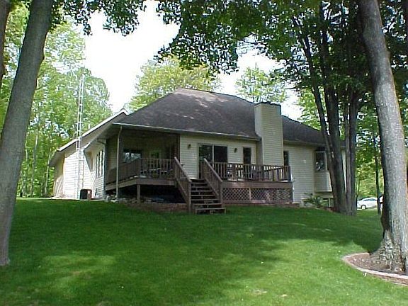 3rd image of 9330 E Circle Dr