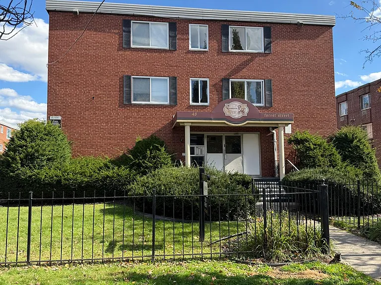 Carriage Place Apartments — Photo 2