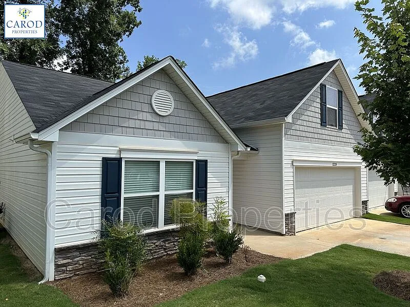 3 bed, 2.0 bath, 1800 sqft, $1,845 — Photo 3