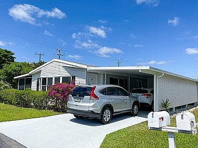 1st image of 815 Sunglow St