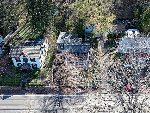 4th image of 3673 River Rd