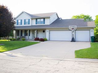 1206 W Cherrywood Ct, Appleton, WI 54914