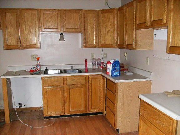 4th image of 1090 Kelsey Ct