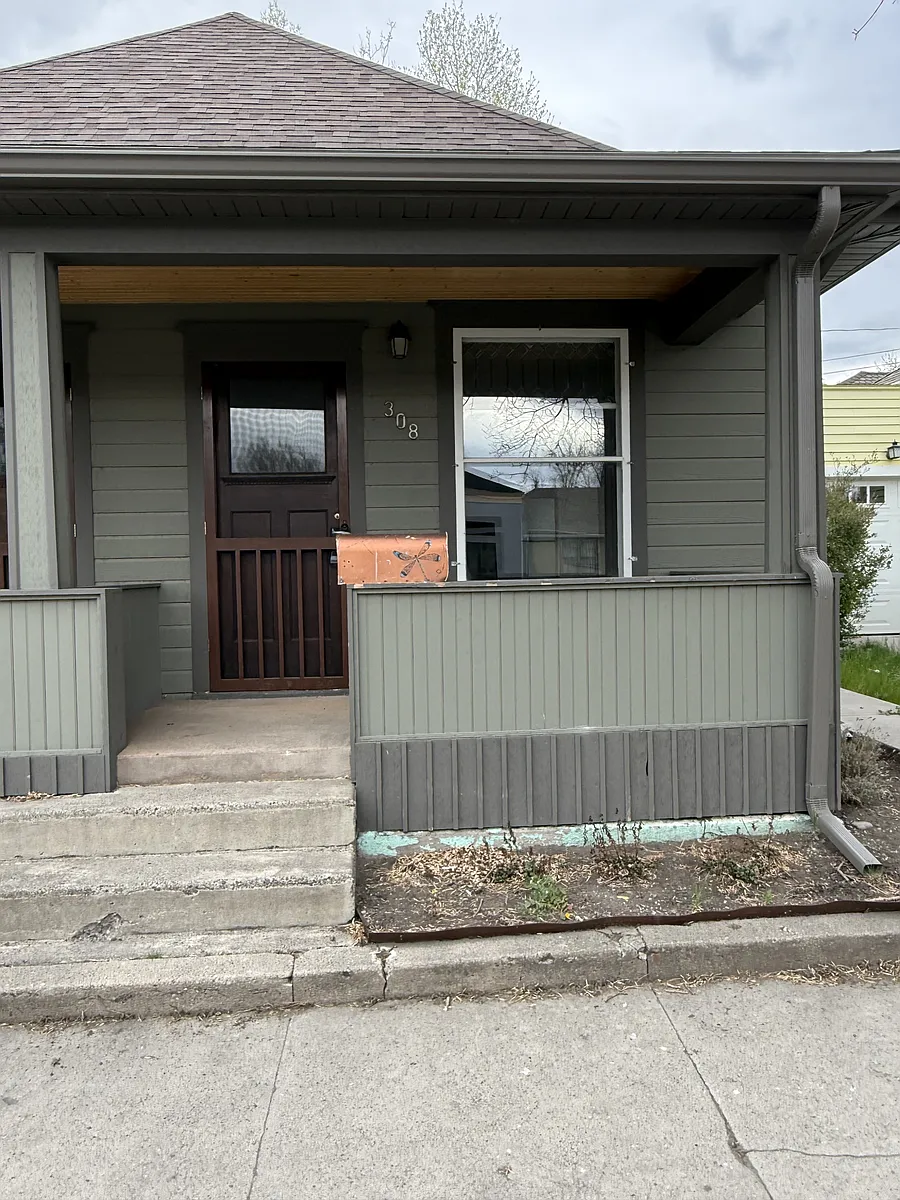 Building Photo - 308 E Callender St