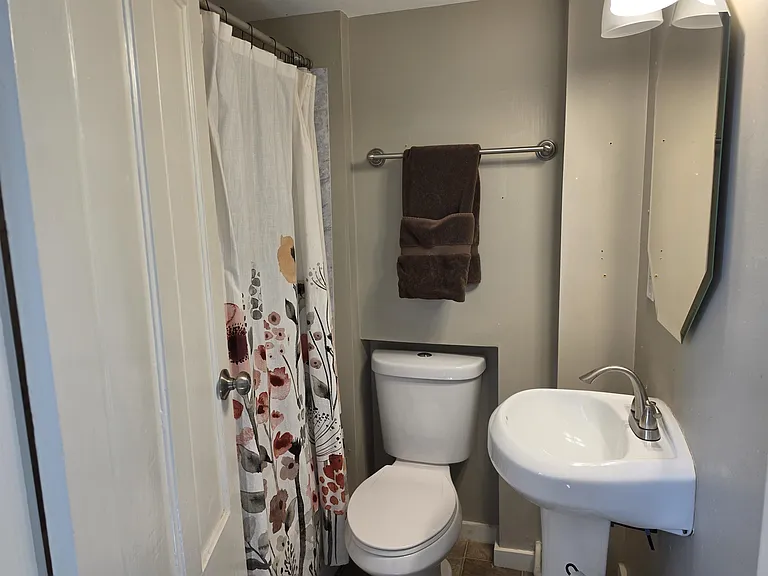 2 Lee St #A — Photo 21