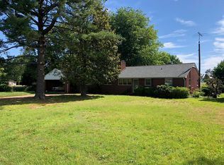 227 Lakeside Dr, Warsaw, VA 22572