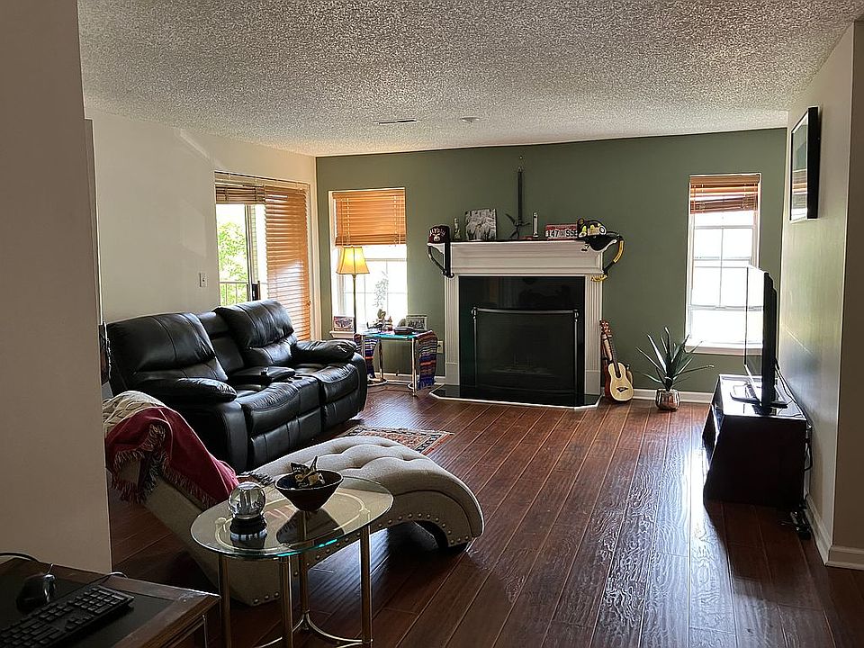 1st image of 200 Fox Hollow Dr APT 206
