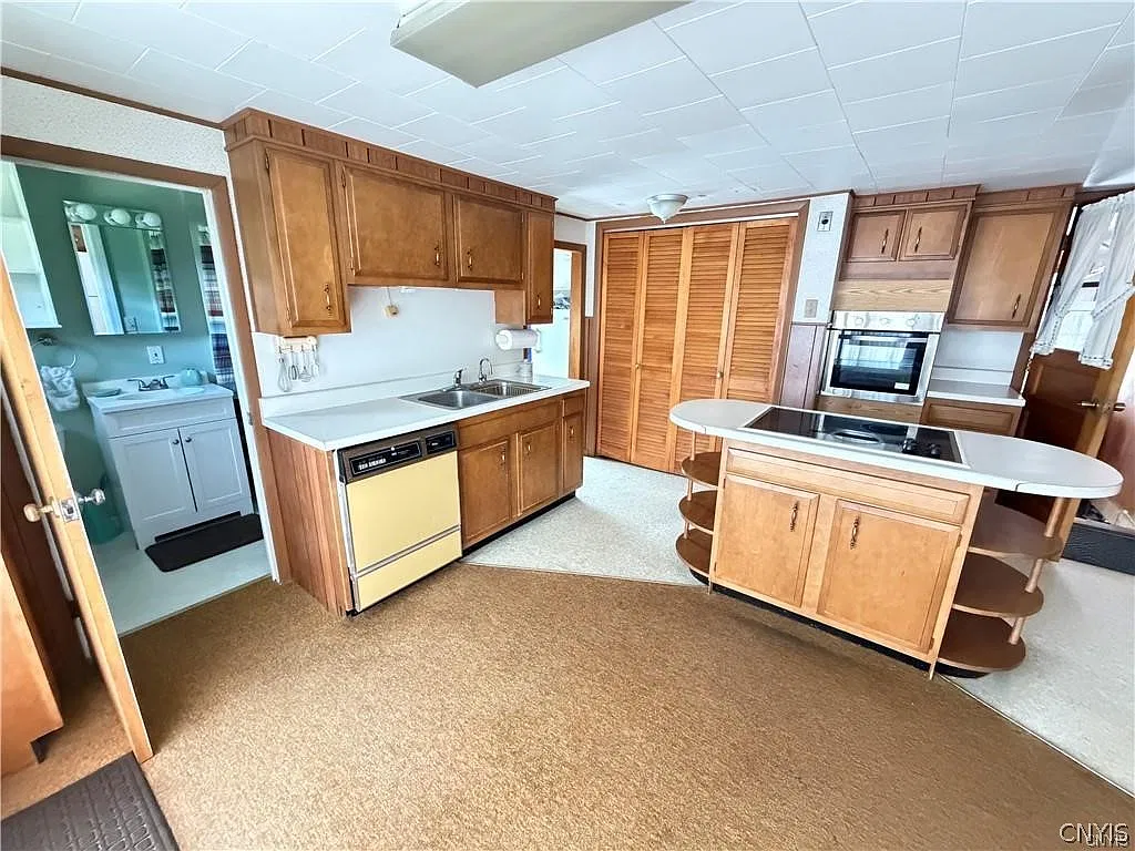 3 bed, 2.0 bath, 1601 sqft, $1,900 — Photo 3