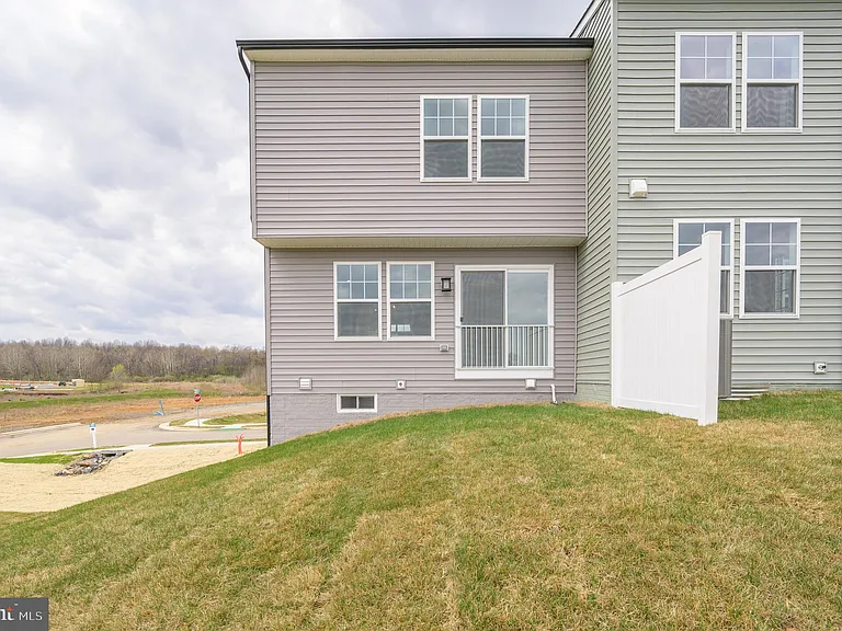 519 Fontana Cir — Photo 38
