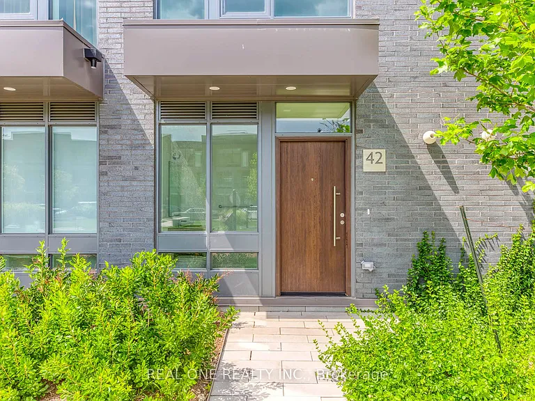 42 Sonic Way — Photo 2