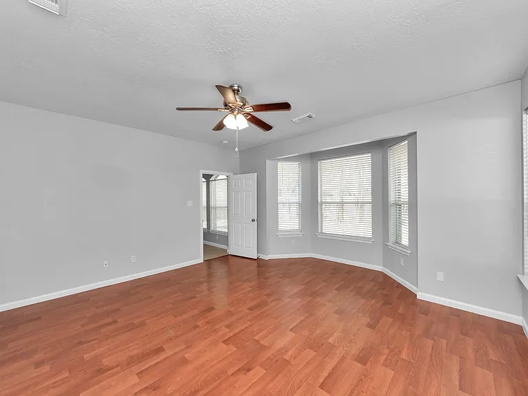 1819 Misty Falls Ln — Photo 18