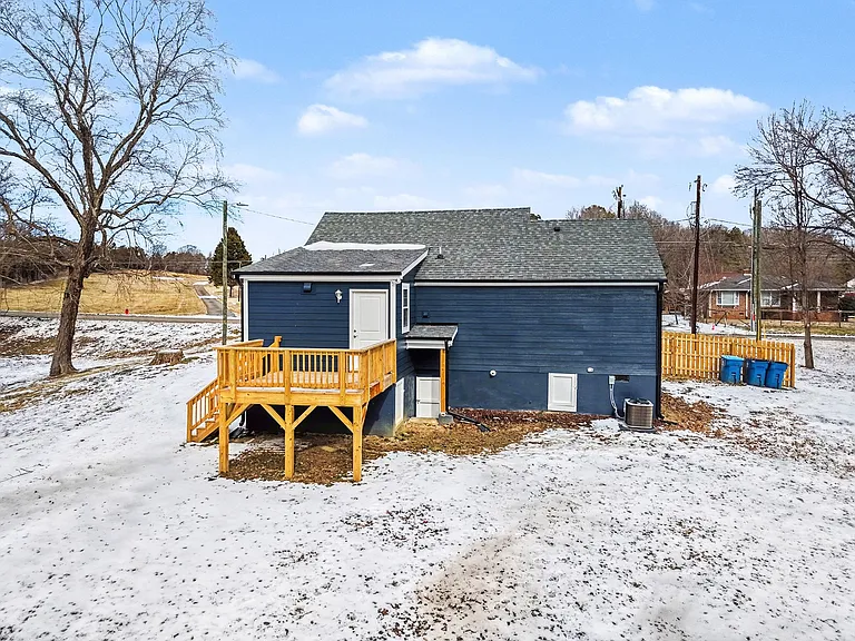 2702 Durham St — Photo 30