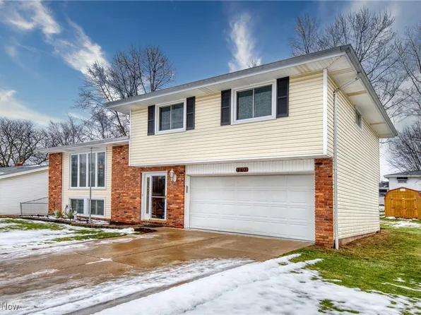 1201 Blueberry Hill Dr, Brunswick, OH 44212