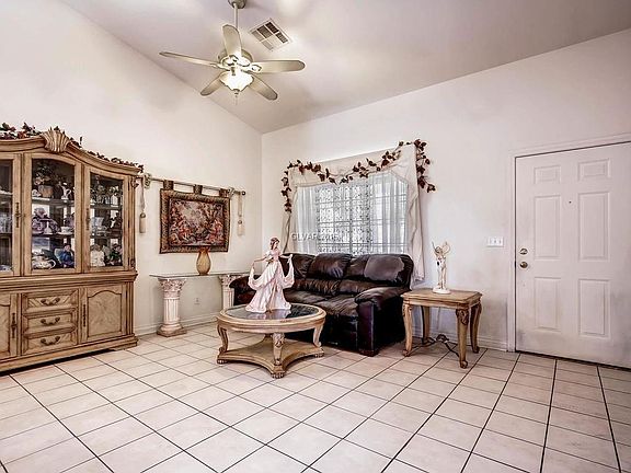 5th image of 316 Coral Fountain St