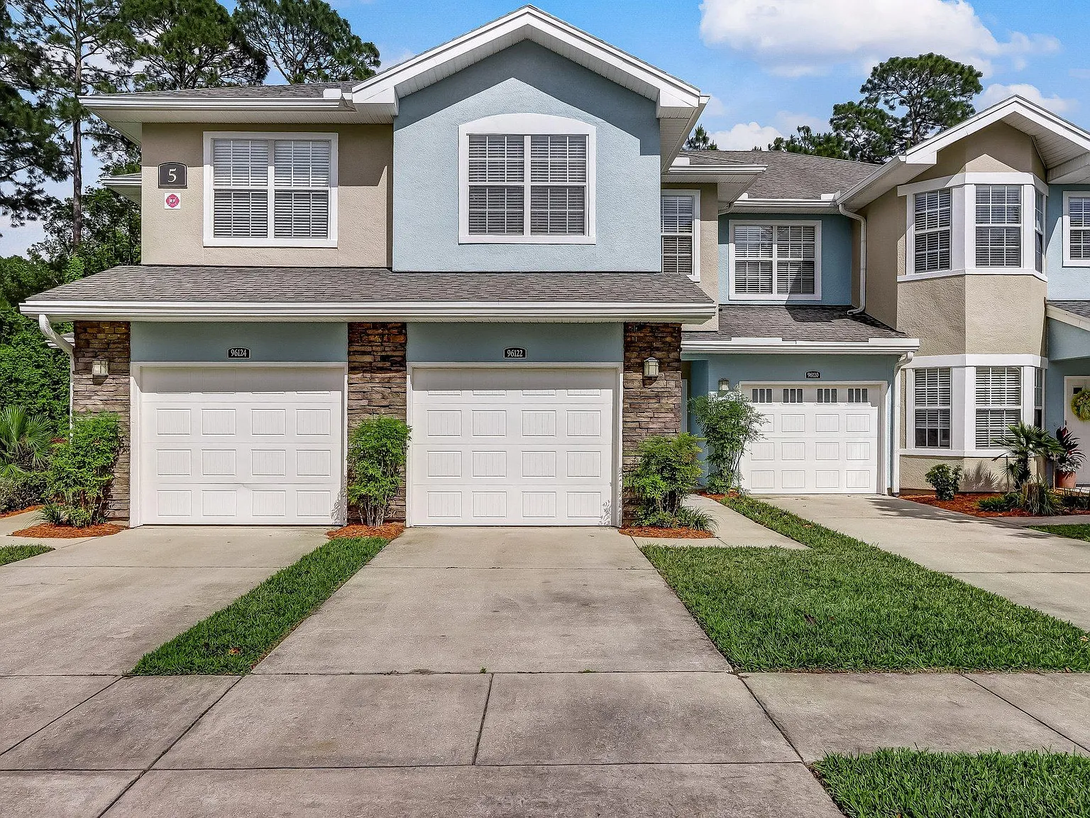 3 bed, 2.5 bath, 1477 sqft, $2,200 — Photo 3